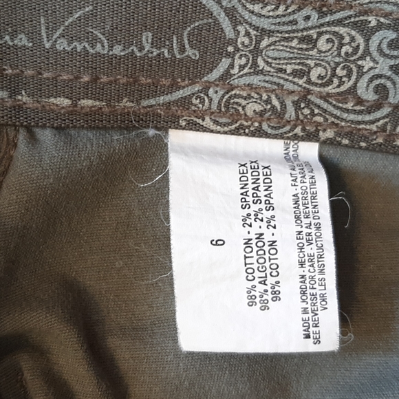 GloriaVanderbilt Green Shorts - Picture 6 of 6